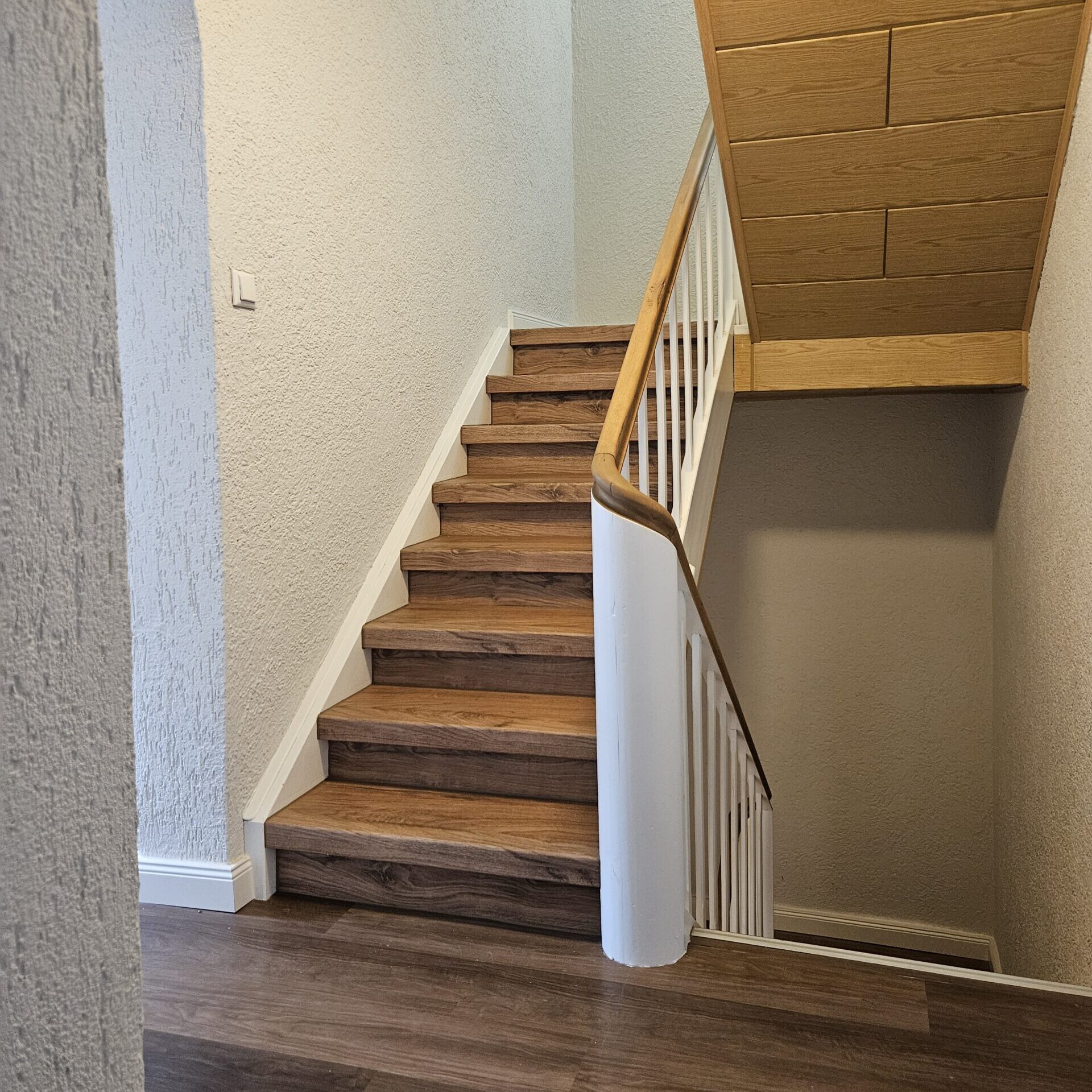Nachher: Renovierte Treppe in modernem Design
